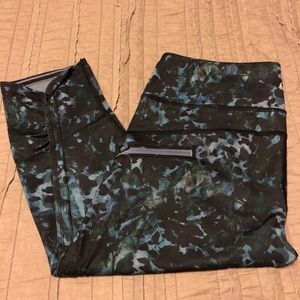 Lululemon Speed Crop Size 6